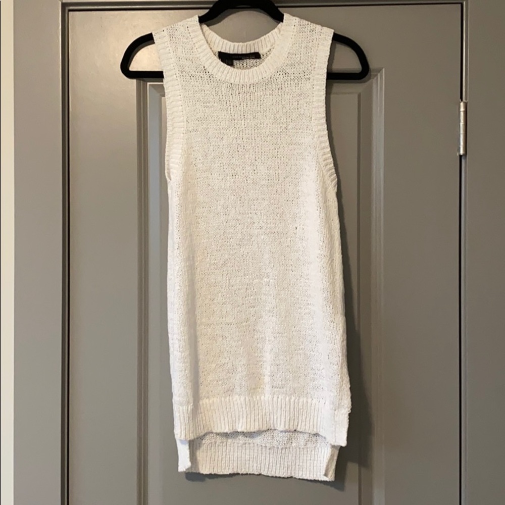 White yarn tank